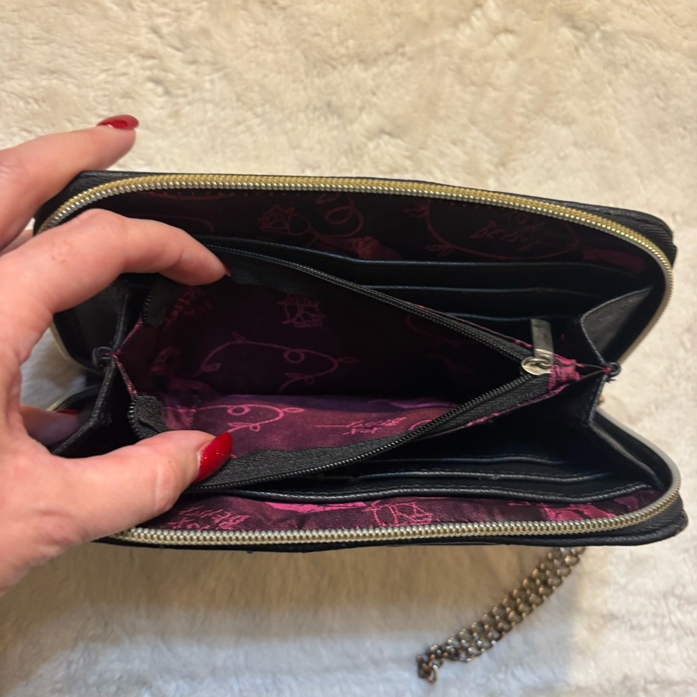 Betsey Johnson Wallet Black Cream Striped Wristlet Faux Leather Ziparound FLAWS - Picture 15 of 16